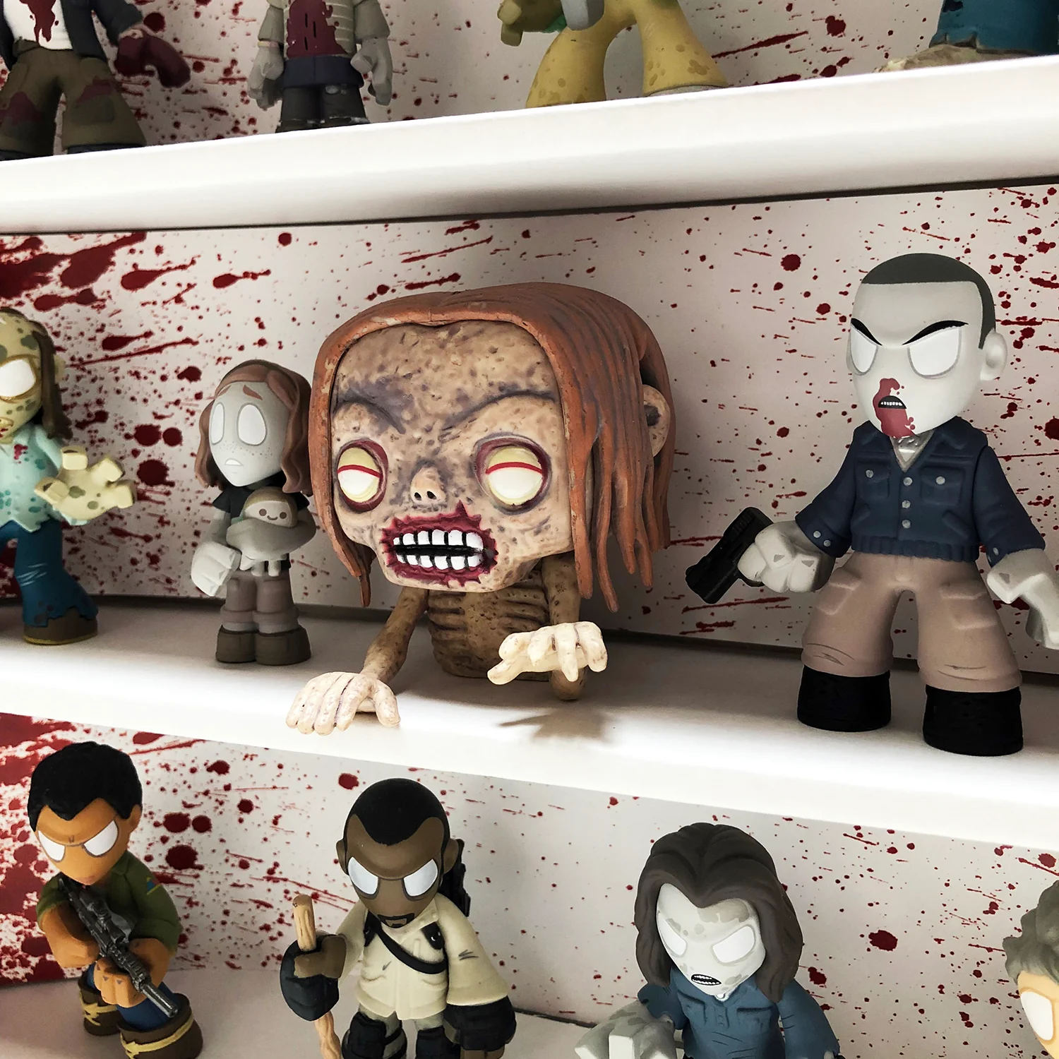 **DISCONTINUED** BLOODY - MINI Display Case for Small Toys with 3 Backdrop Inserts, Corrugated Cardboard - Image 4