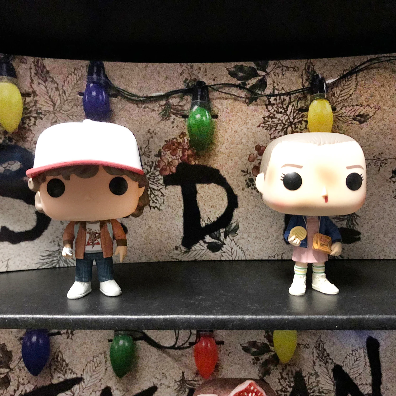 STRANGER THINGS - Display Case for Funko Pops with 3 Backdrop Inserts, Corrugated Cardboard - Image 7