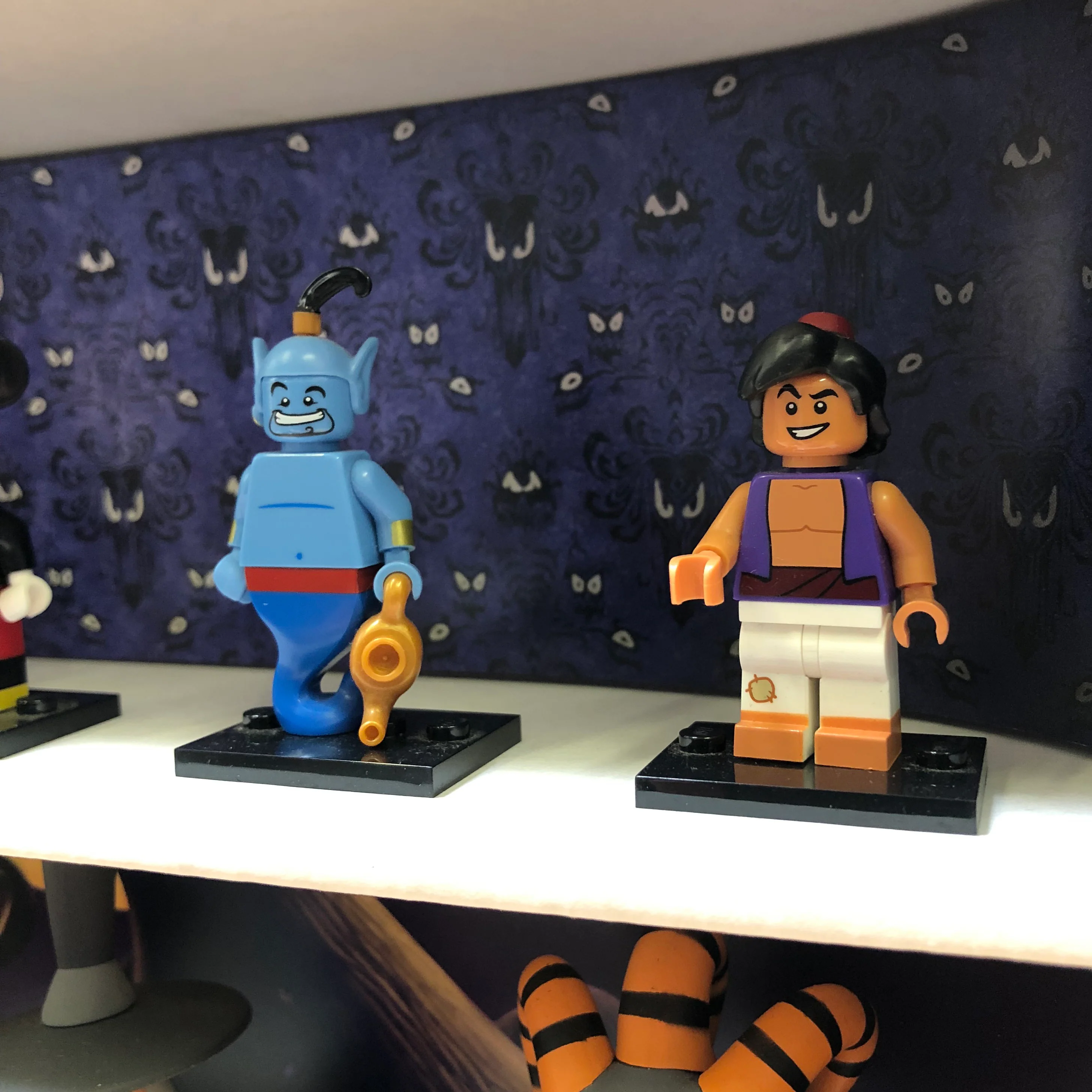 **DISCONTINUED** DISNEY - MINI Display Case for Small Toys with 3 Backdrop Inserts, Corrugated Cardboard - Image 2