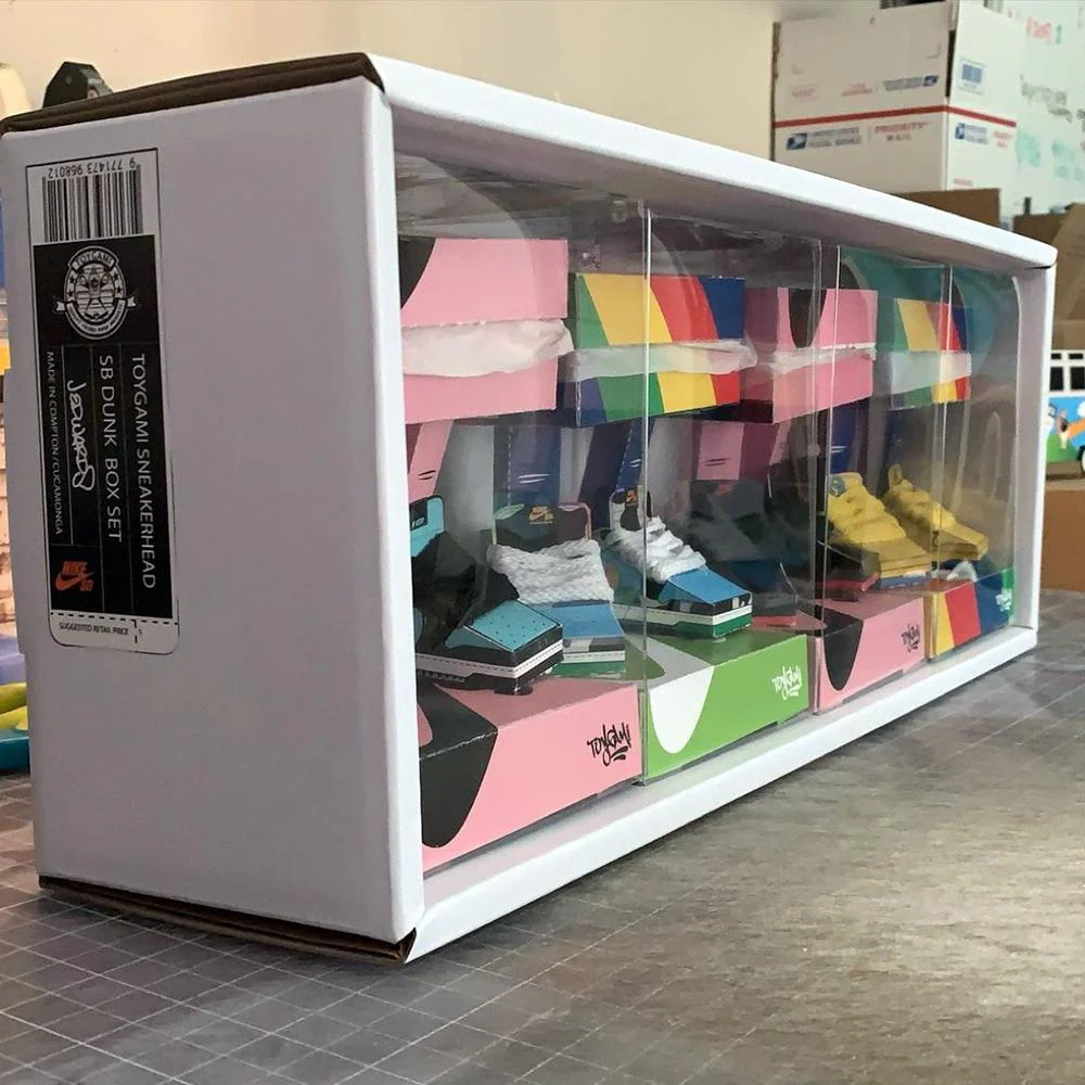 **DISCONTINUED** OUT OF BOX - Single Row Display Case for Funko Pops, Wall Mountable & Stackable Pop Shelf (Cardboard) - Image 24