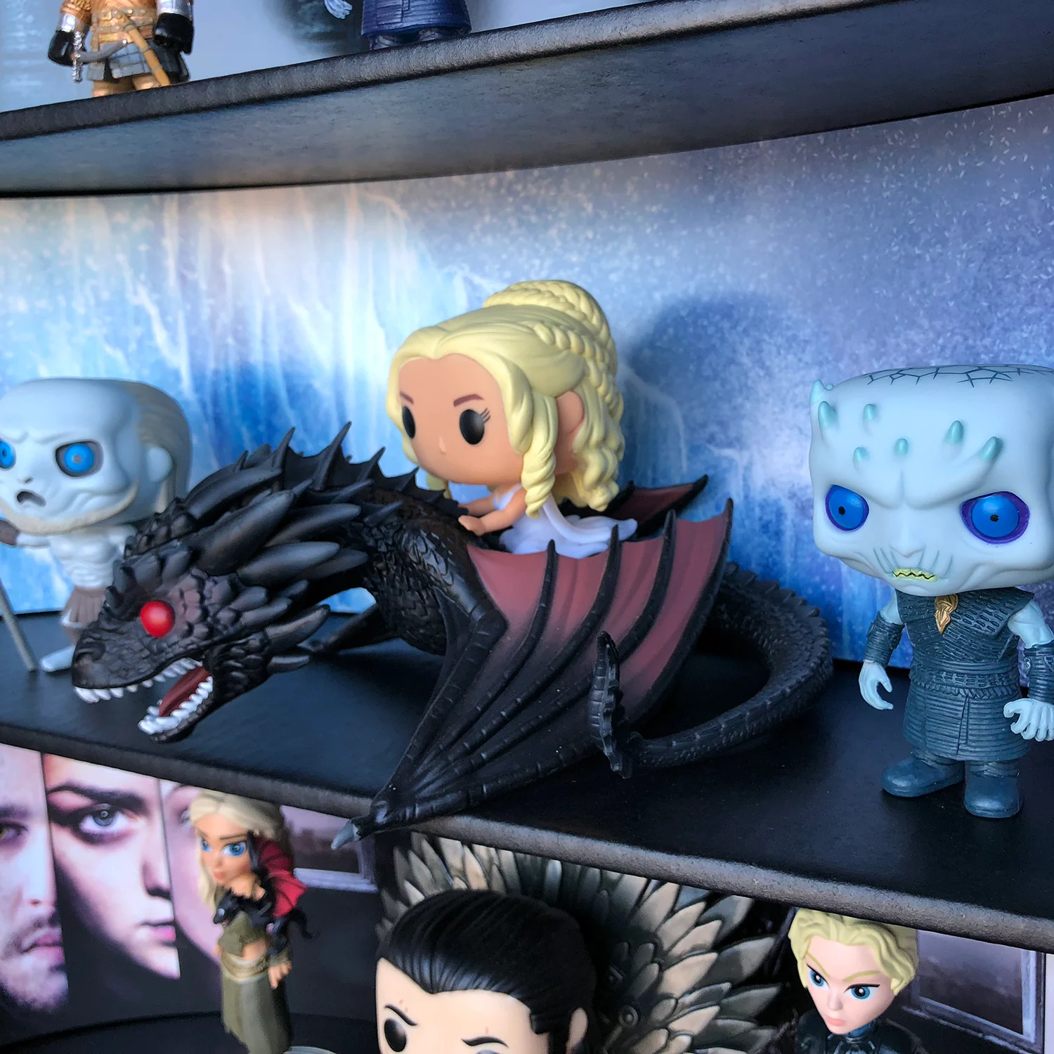 **DISCONTINUED** GAME OF THRONES - Display Case for Funko Pops with 3 Backdrop Inserts, Corrugated Cardboard - Image 11