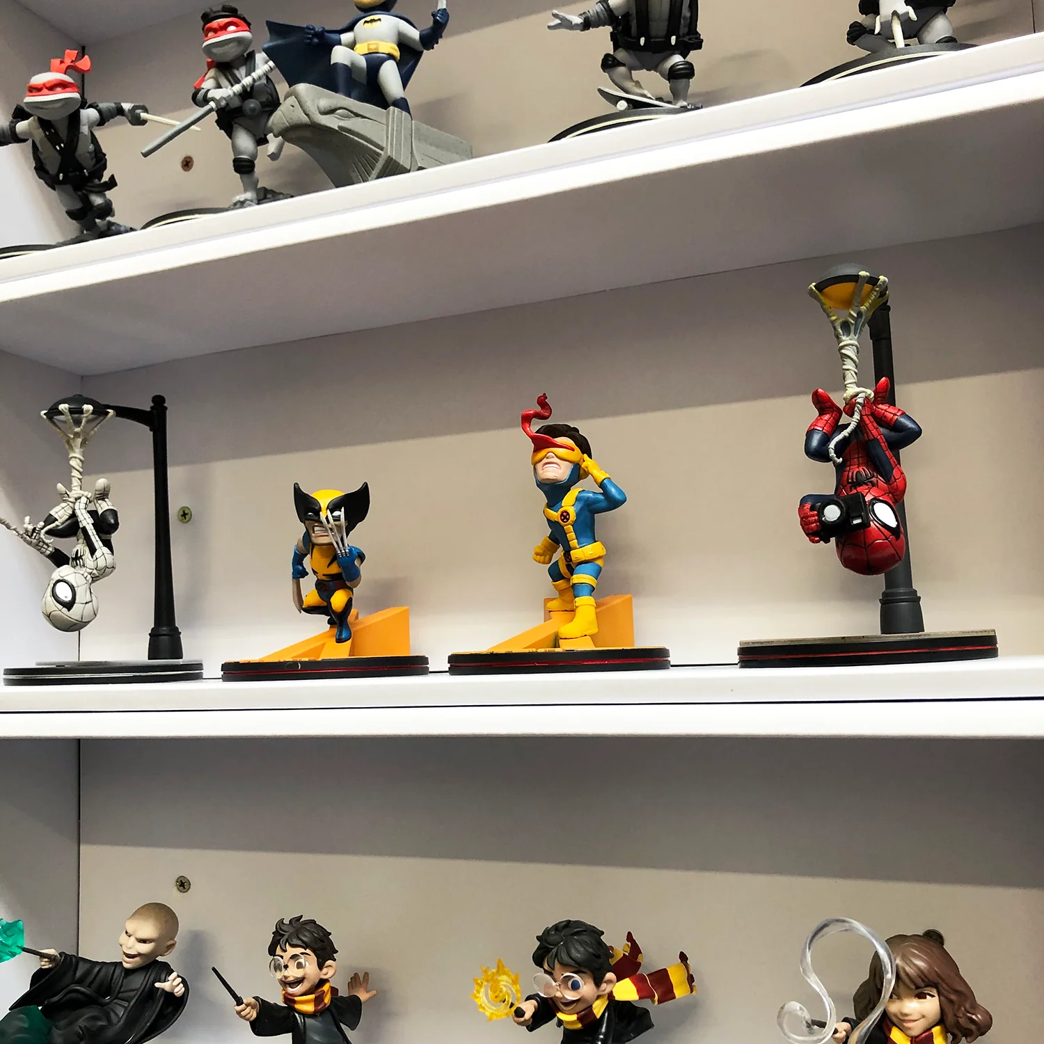 **DISCONTINUED** Q-FIGS - 3 Single Row Display Cases for QMx, Wall Mountable & Stackable Shelf (Cardboard) - Image 10