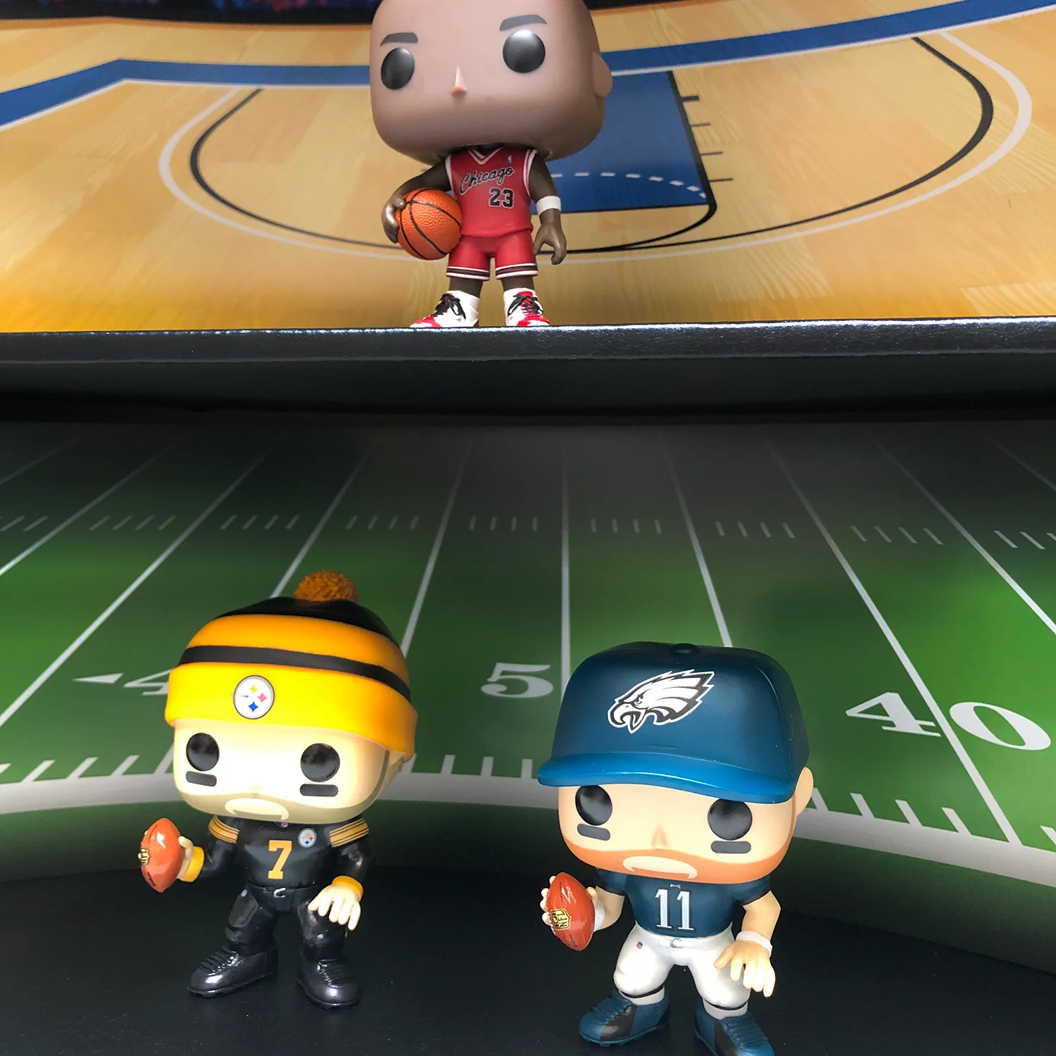 **DISCONTINUED** SPORTS - Display Case for Funko Pops with 4 Backdrop Inserts, Corrugated Cardboard - Image 4