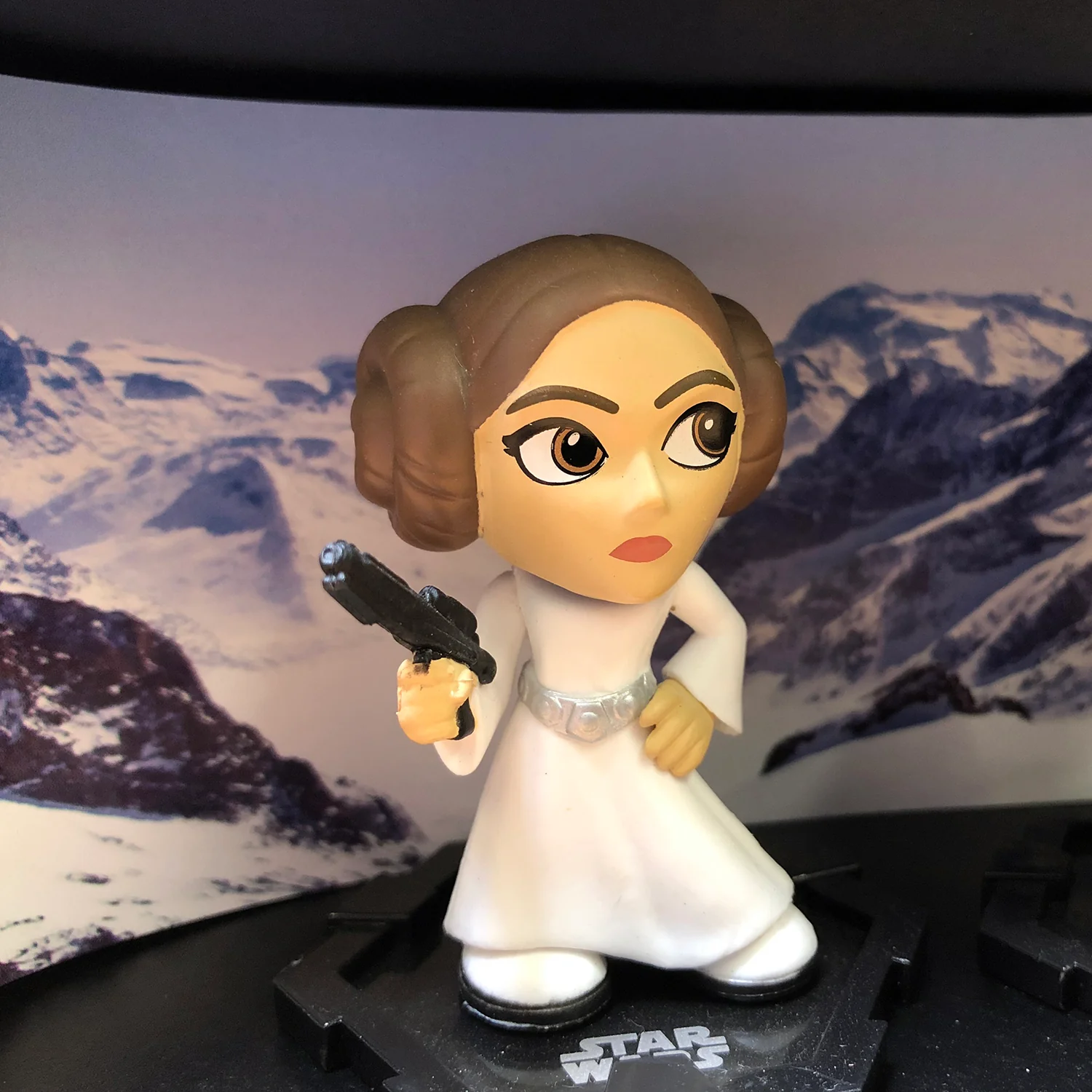 **DISCONTINUED** STAR WARS - MINI Display Case for Small Toys with 3 Backdrop Inserts, Corrugated Cardboard - Image 9